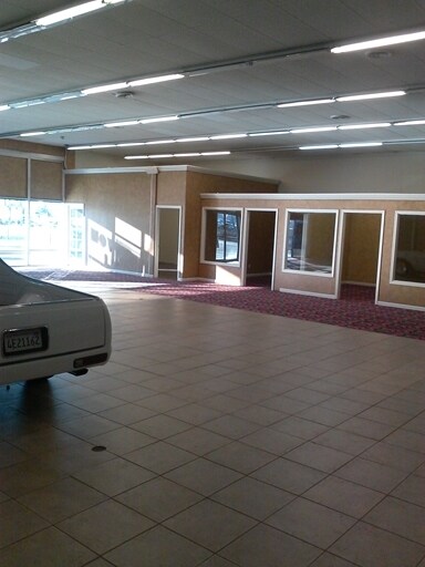 More Photos Of 401 San Felipe Rd, Hollister Auto Dealership For Lease