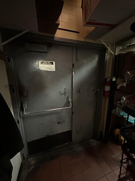 More Photos Of 1427 W Galena Ave, Freeport Freestanding For Sale