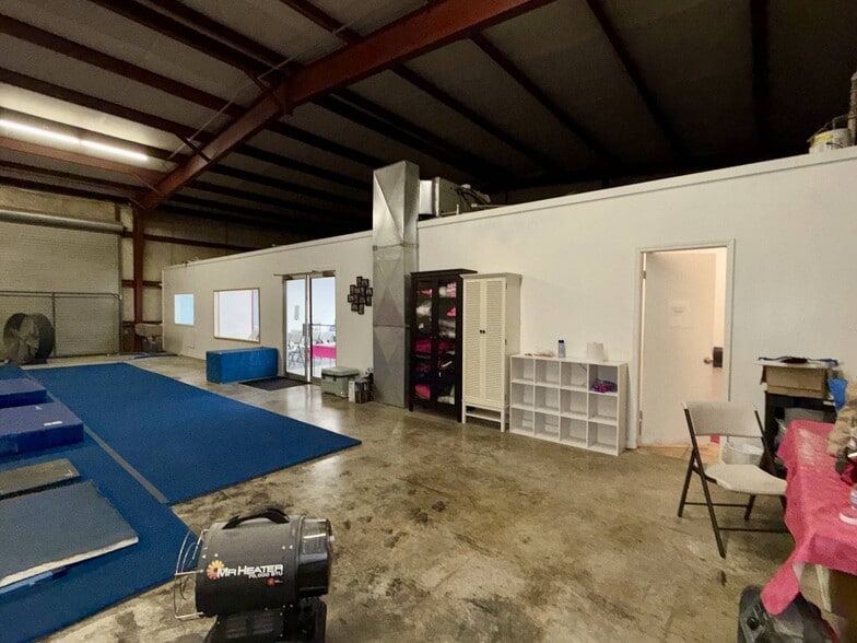 More Photos Of 695 N Varnell Rd, Tunnel Hill Warehouse For Lease