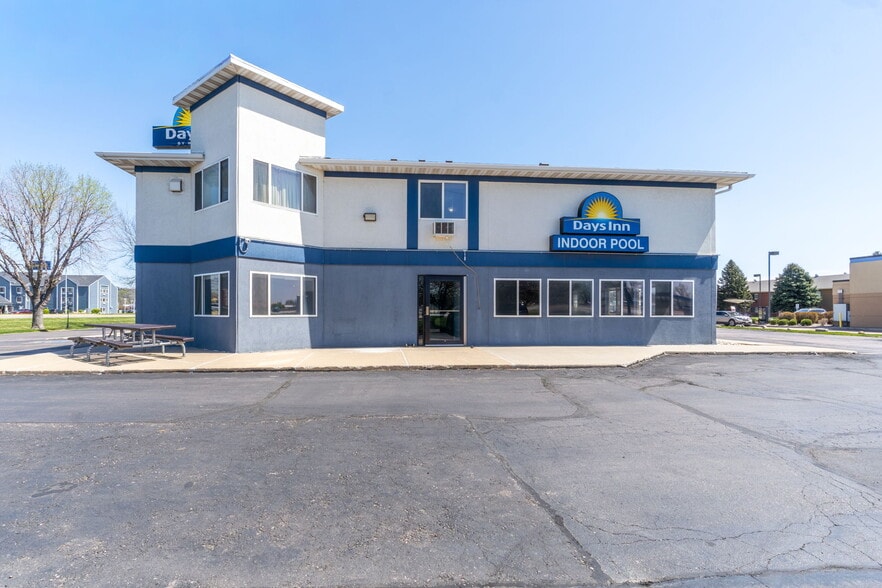 More Photos Of 3000 Singing Hills Blvd, Sioux City Hotel For Sale