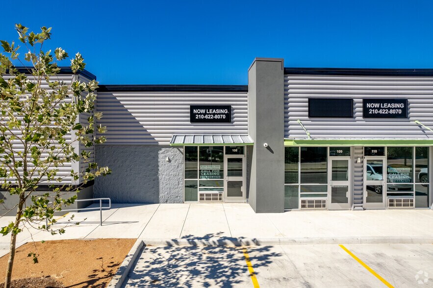 More Photos Of 8114 City Base Landing, San Antonio Flex For Lease