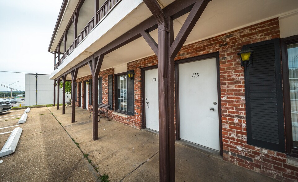 More Photos Of 812 S Bishop Ave, Rolla Hotel For Sale