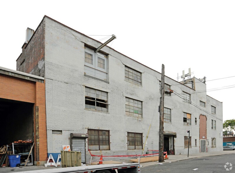 More Photos Of 10-01-10-09 43rd Ave, Long Island City Manufacturing For Lease