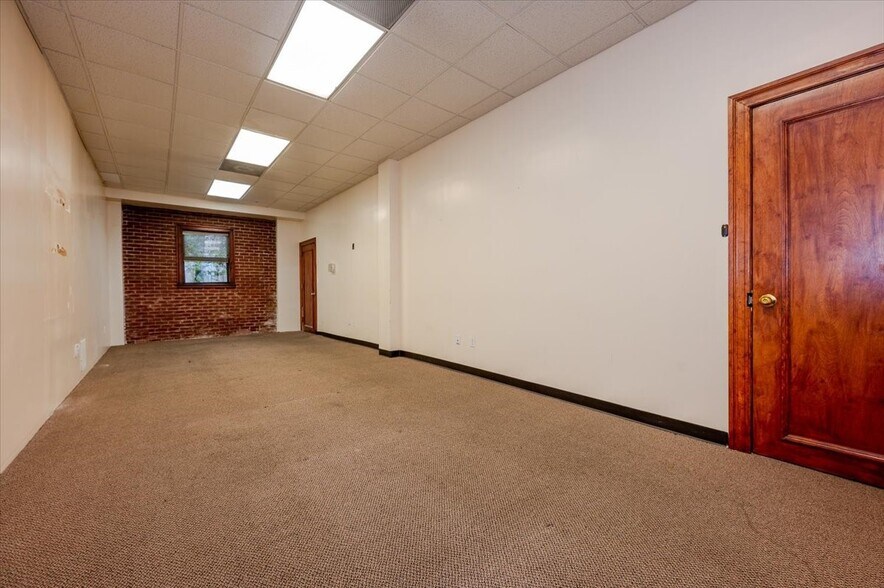 More Photos Of 2811 Zulette Ave, Bronx Office For Sale