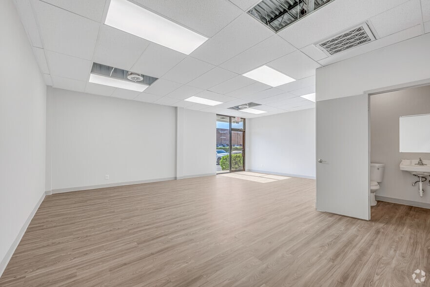 More Photos Of 1870-1908 Forge St, Tucker Distribution For Lease