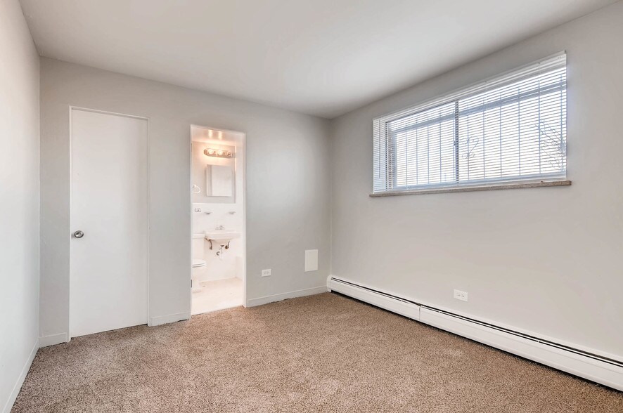 More Photos Of 1695 Clinton St, Aurora Apartments For Sale