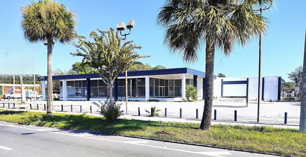 More Photos Of 3333 N Main St, Jacksonville Light Manufacturing For Lease