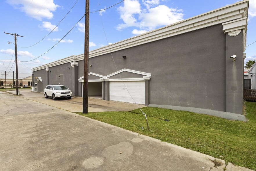 More Photos Of 1610 W Park Ave, Orange Service Station For Sale