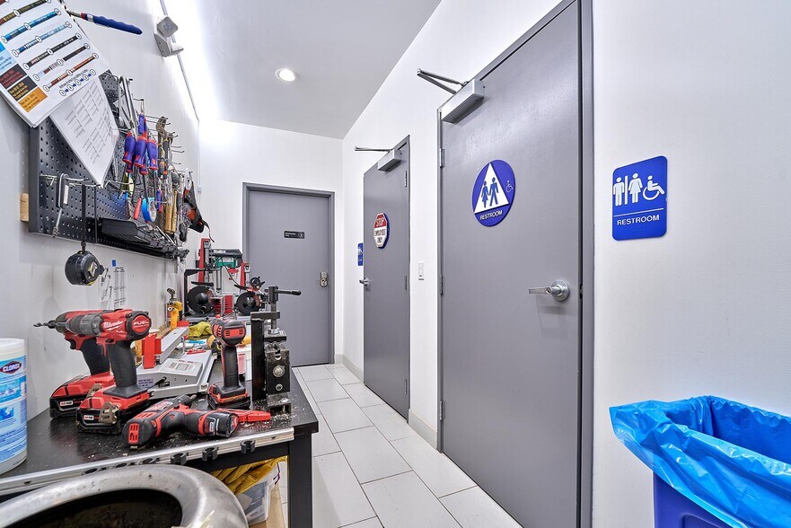 More Photos Of 3031 W Olympic Blvd, Los Angeles Freestanding For Sale