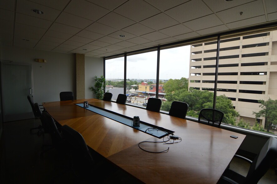 More Photos Of 425 Soledad St, San Antonio Loft Creative Space For Lease