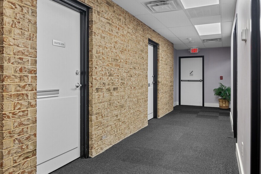 More Photos Of 2300 E 14th St, Tulsa Office For Lease