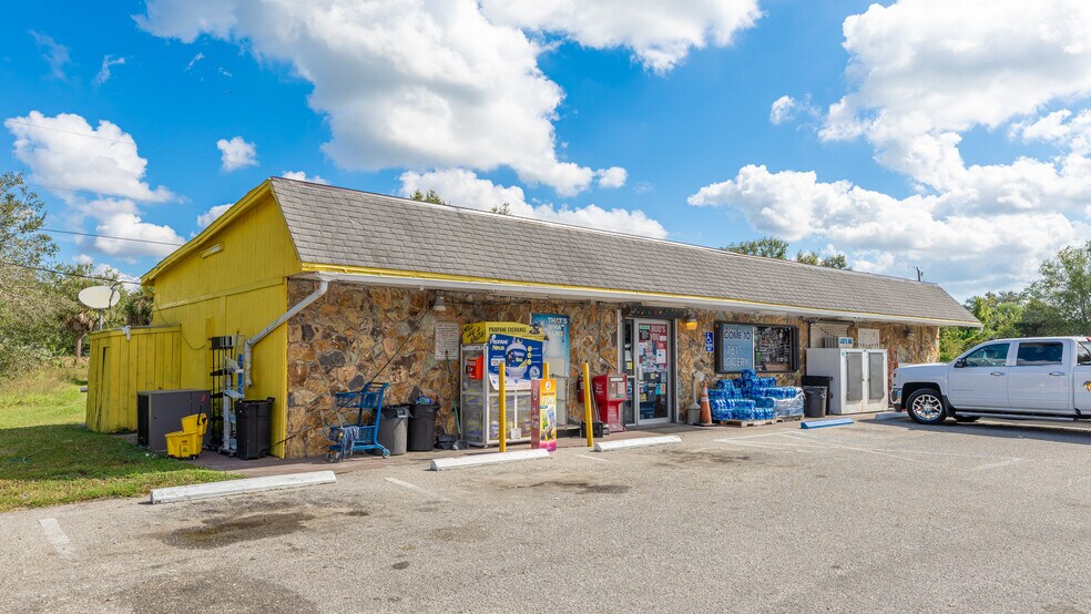 More Photos Of 9836 SW County Road 761, Arcadia General Retail For Sale