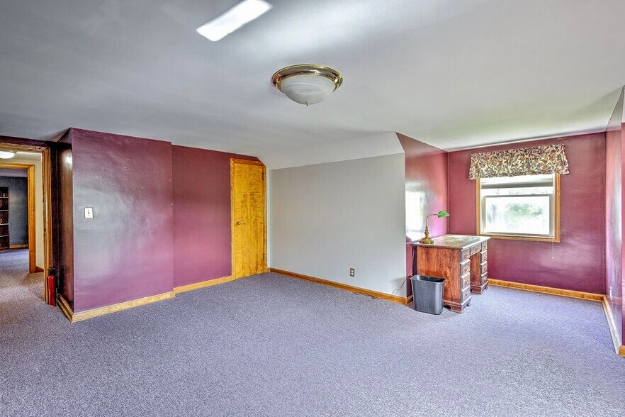 More Photos Of 719 Coshocton Ave, Mount Vernon Office For Sale