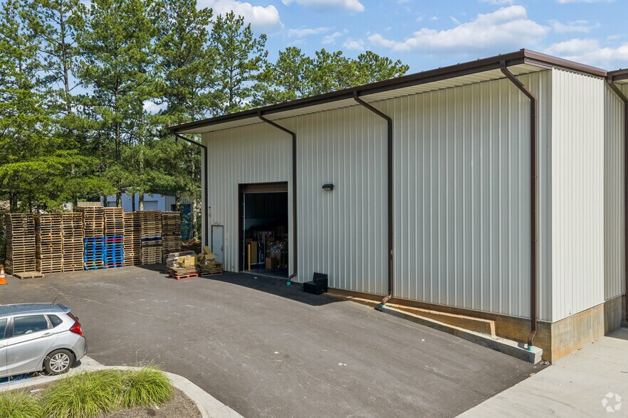 More Photos Of 2470-2480 Industrial Park Blvd, Cumming Warehouse For Sale
