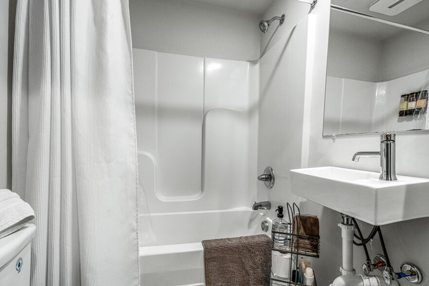 More Photos Of 207 Bank St, New Albany Apartments For Sale