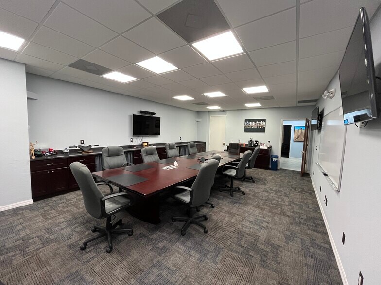 More Photos Of 12750 Commonwealth Dr, Fort Myers Warehouse For Sale
