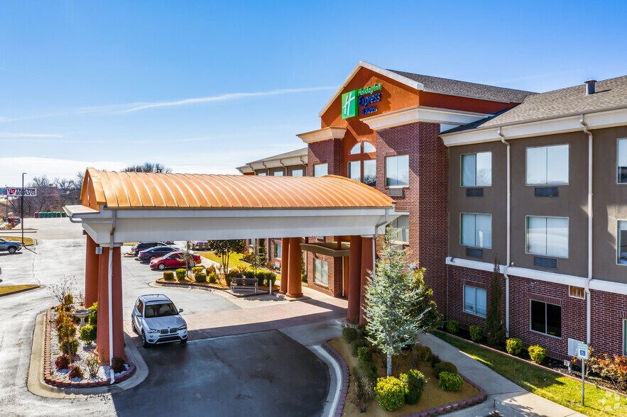 More Photos Of 2780 N Wood Dr, Okmulgee Hotel For Sale
