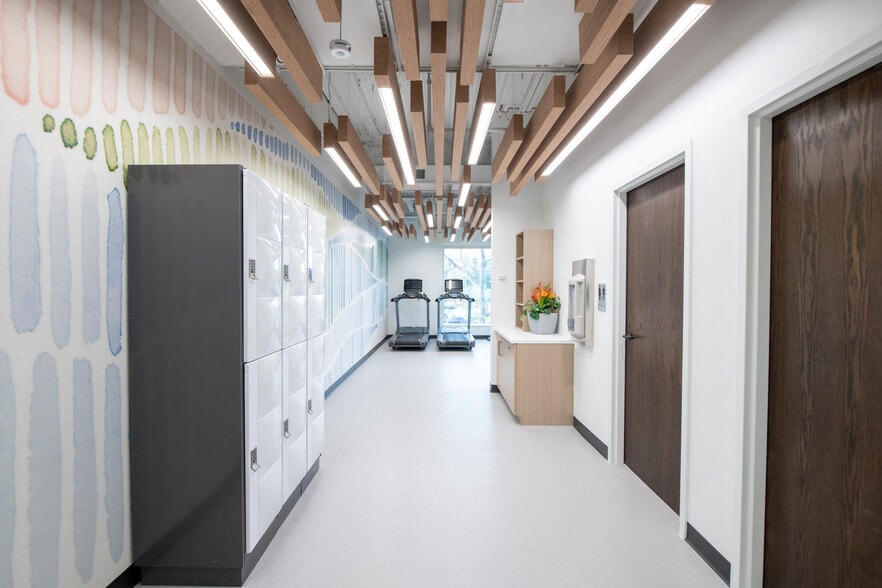 More Photos Of 650 Dundee Rd, Northbrook Office For Lease