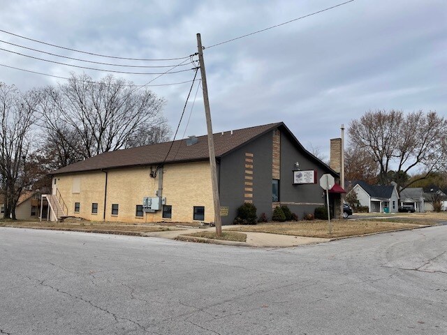 More Photos Of 901 N Prospect Ave, Springfield Freestanding For Sale
