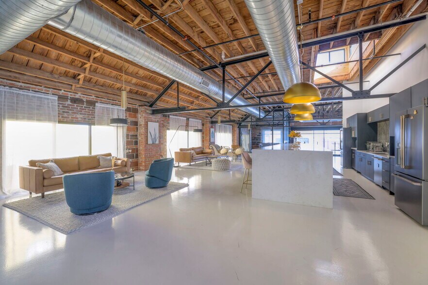 More Photos Of 1604 Locust St, Kansas City Office For Lease