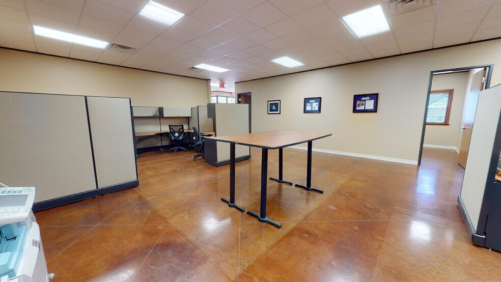 More Photos Of 2010 Windy Ter, Austin Warehouse For Sale