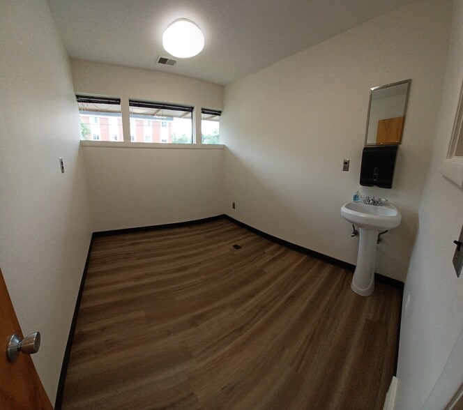 More Photos Of 32905 W 12 Mile Rd, Farmington Hills Medical For Sale