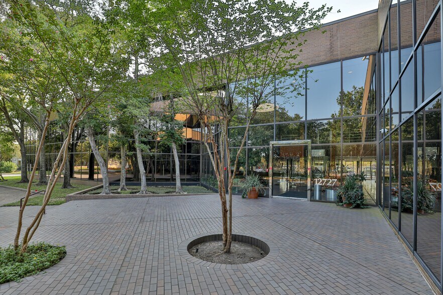 More Photos Of 12727 Featherwood Dr, Houston Medical For Sale