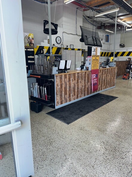 More Photos Of 517 John St, Hillsboro Flex For Sale