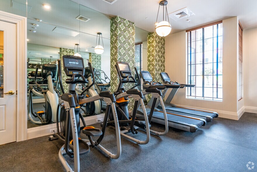 More Photos Of 2865 18th St, San Francisco Apartments For Lease