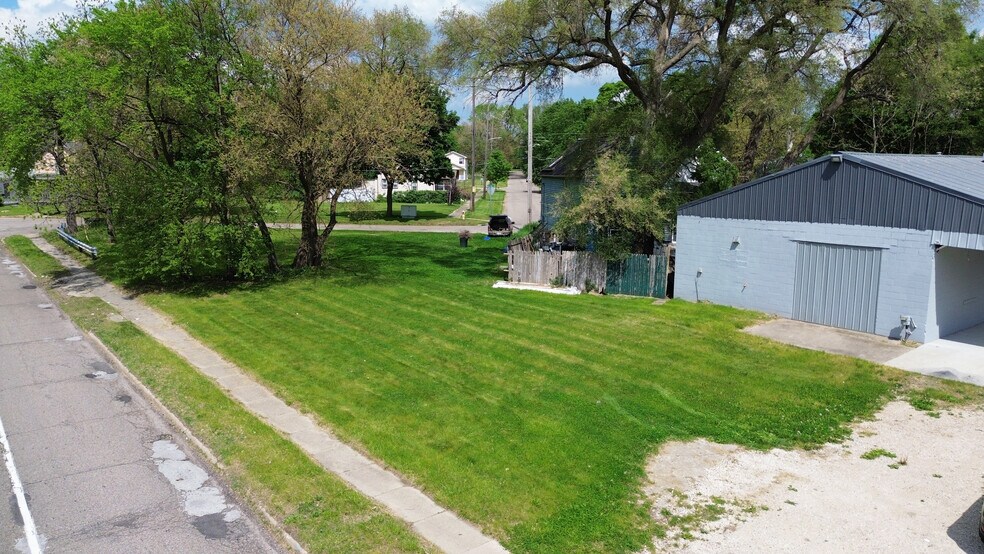 More Photos Of 713 Fenton Rd, Flint Warehouse For Sale