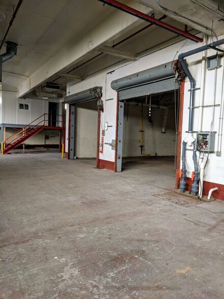 More Photos Of 80-90 North St, Park Forest Manufacturing For Lease