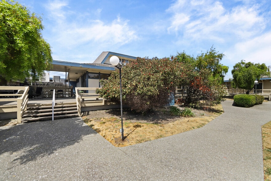 More Photos Of 300 Pendleton Way, Oakland Office For Sale