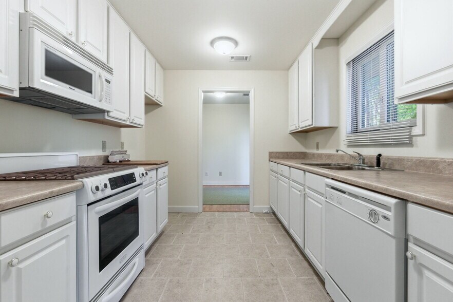 More Photos Of 267 Stinson Dr, Clinton Specialty For Sale