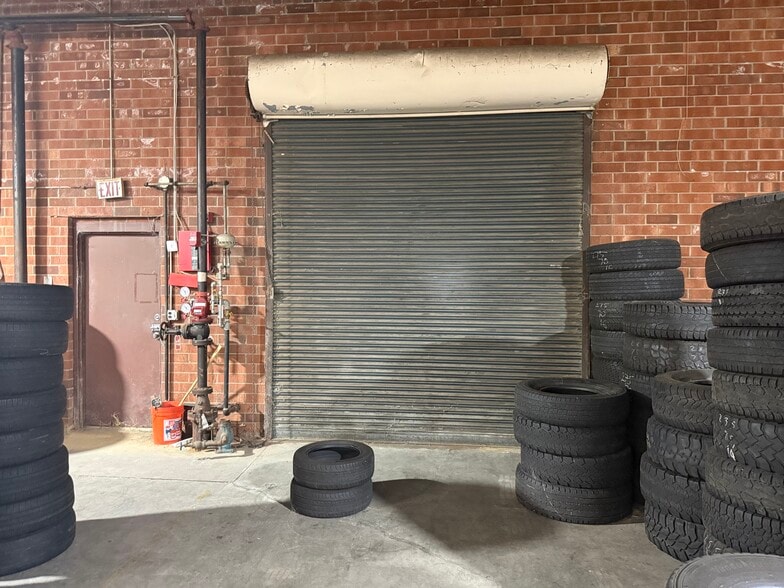 More Photos Of 900 Baker Rd, High Point Warehouse For Lease