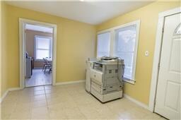 More Photos Of 207 W Montgomery St, Willis Office For Lease