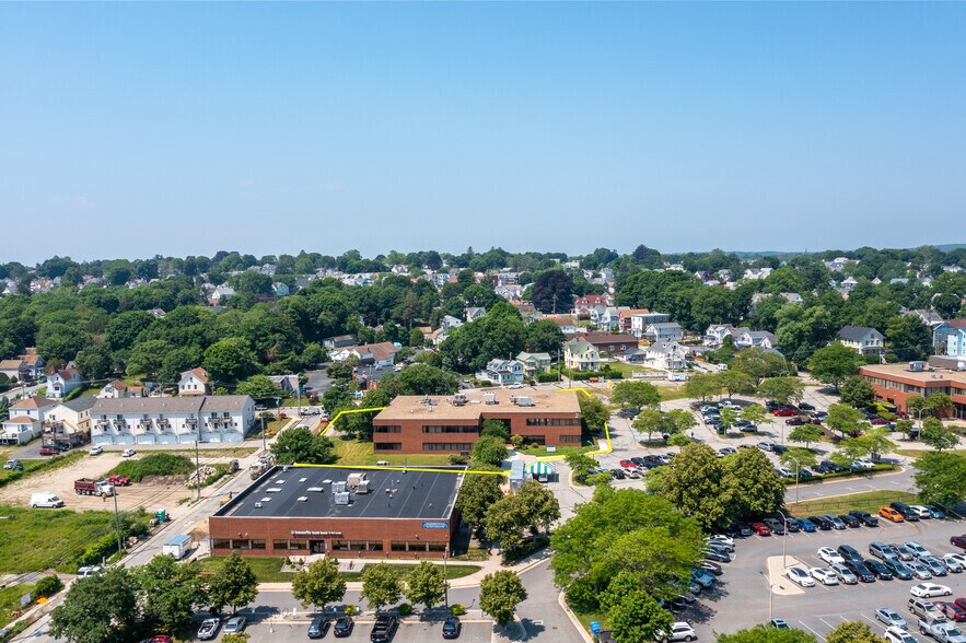 More Photos Of 2 Shaws Cv, New London Medical For Lease