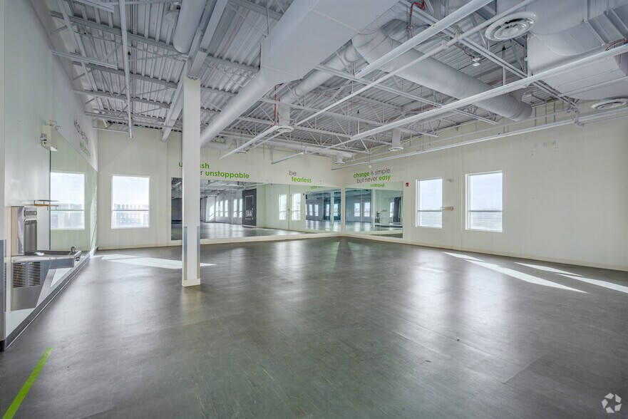More Photos Of 4 River Heights Dr, Cochrane Storefront For Lease