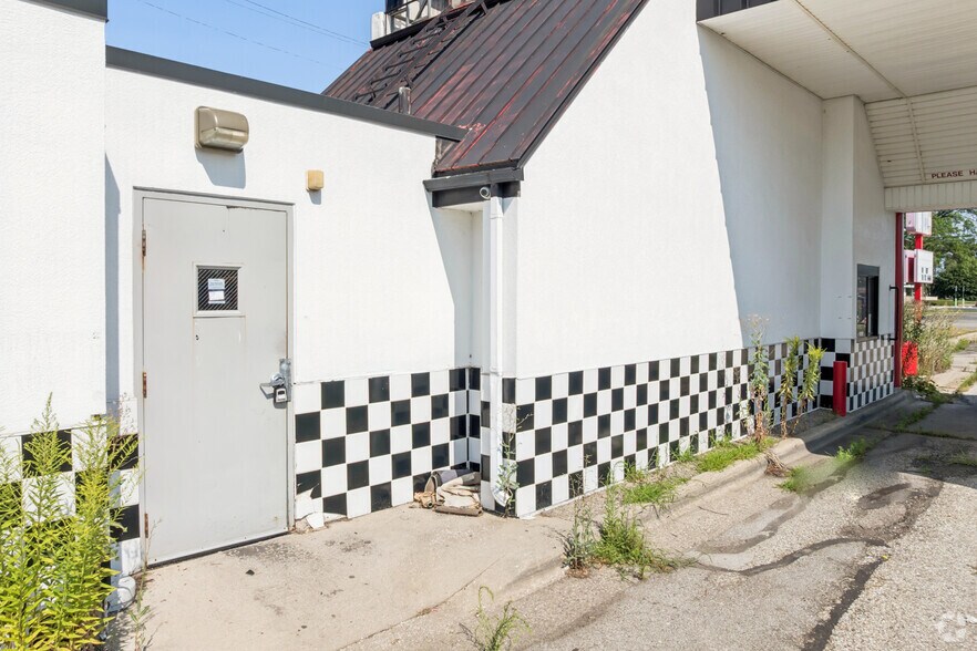 More Photos Of 554 E 8th St, Holland Fast Food For Sale