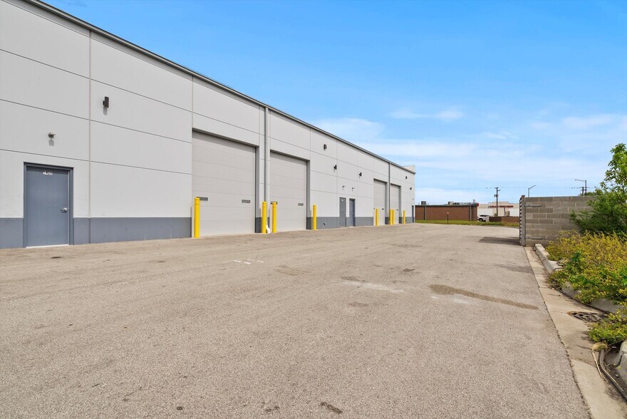 More Photos Of 1414-1440 Bolingbrook Dr, Romeoville Industrial For Sale