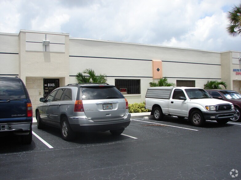 More Photos Of 8111-8119 NW 33rd St, Miami Warehouse For Sale