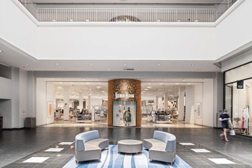 More Photos Of 97 Plaza Frontenac, Saint Louis Unknown For Lease