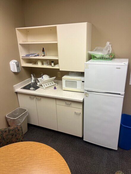 More Photos Of 103 S 3rd Ave, Edgar Medical For Sale