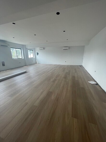 More Photos Of 351-357 Hempstead Tpke, West Hempstead Storefront Retail Office For Lease