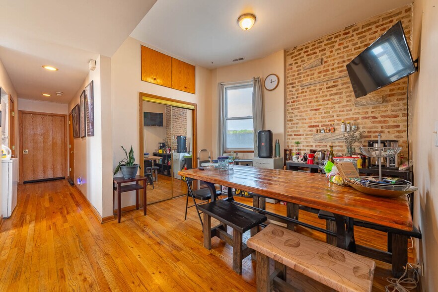 More Photos Of 601 W 47th St, Chicago Storefront Retail Residential For Sale