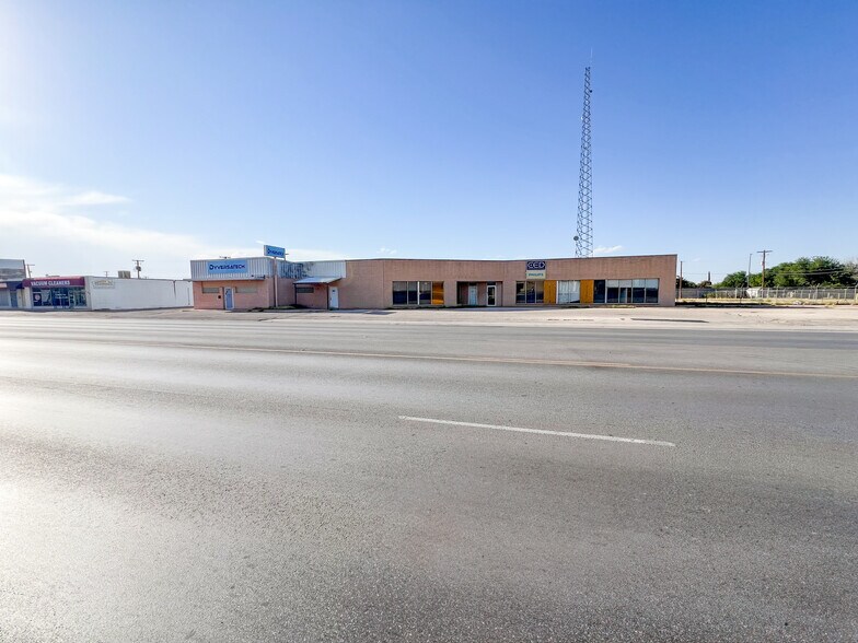 More Photos Of 305 E University Blvd, Odessa Storefront Retail Office For Lease