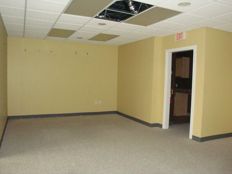 More Photos Of 862 Brawley School Rd, Mooresville Freestanding For Lease