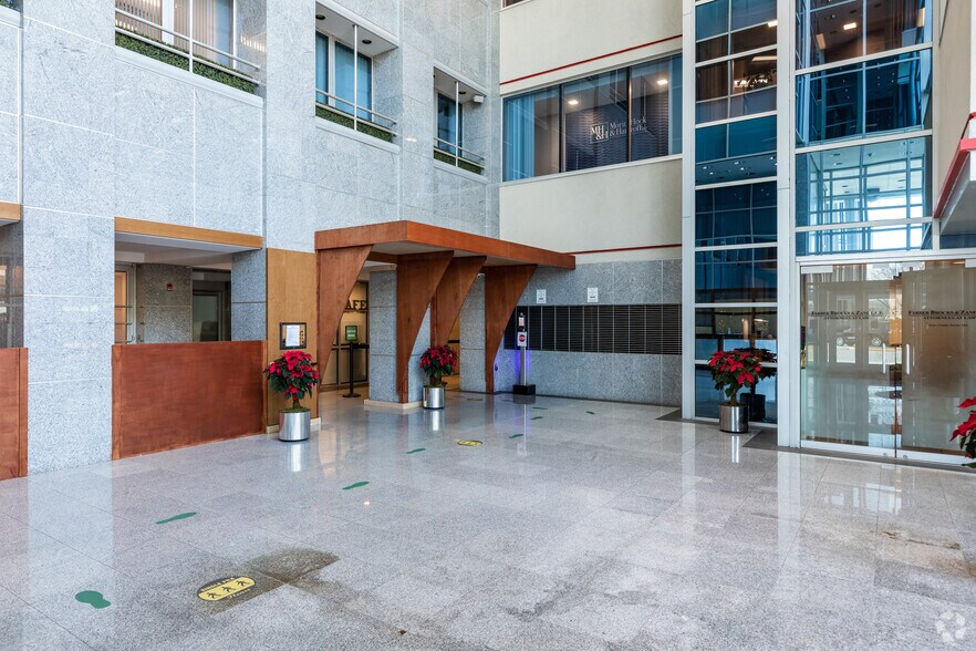 More Photos Of 400 Garden City Plz, Garden City Office For Lease