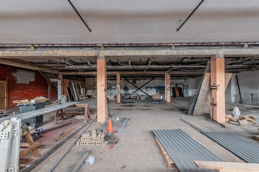 More Photos Of 1425 S Flores St, San Antonio Storefront Retail Residential For Sale