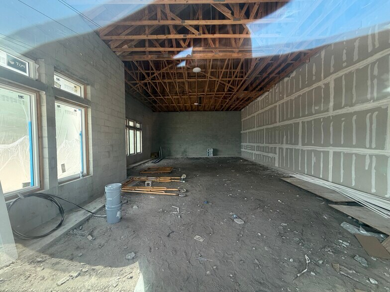 More Photos Of 6642 Big Bend Rd, Gibsonton Office For Lease