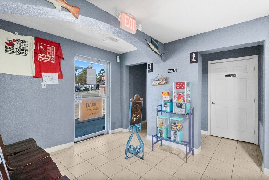 More Photos Of 1400 N Frazier St, Conroe Restaurant For Sale